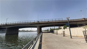 女同性戀將3歲女兒拋河　再跳河自殺
印度,女同性戀,自殺,殉情,歧視,薩巴爾馬蒂河,艾利斯橋
Google Map