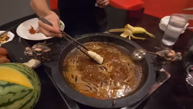 香蕉煮麻辣鍋　老外：非常好吃給9分