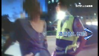 酒駕「蛇行逼車」！機車煞不及撞上