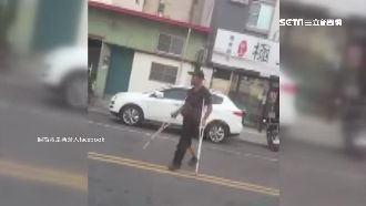 拐杖哥求買愛心筆…拿錢「快走」離開