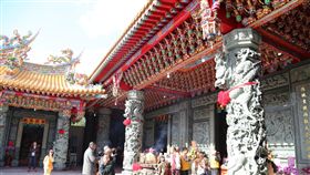 三兄弟事業打拚有成　建廟還願（2）陳朝海、陳進發、陳忠順三兄弟事業打拚有成，允諾建廟還願，在花蓮市郊、沙婆礑山腳下打造宮廟，盼傳承善良風俗，善盡社會教化功能。中央社記者李先鳳攝　107年1月13日