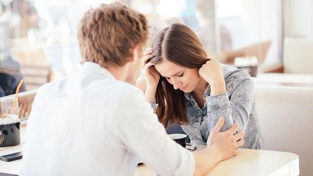 別當傻女孩！男人說謊的5個習慣動作