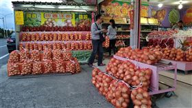 屏東洋蔥盛產　潘孟安將帶隊北上促銷屏東恆春半島洋蔥今年盛產，再加上中部洋蔥還沒採收完，今年屏東的洋蔥價格比去年便宜，為防洋蔥滯銷，屏東縣長潘孟安29日將帶隊北上促銷屏東洋蔥。中央社記者郭芷瑄攝　107年3月27日