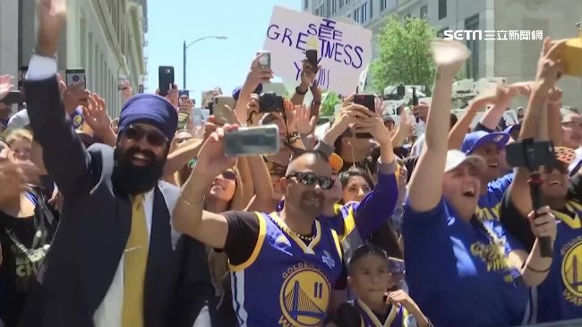 NBA勇士封王遊行　人潮塞爆街道