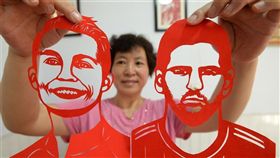 超傳神！剪紙達人巧手剪出各世足巨星
世足,世界盃,剪紙,C羅,梅西,內馬爾,穆勒,馮石萍
http://en.people.cn/n3/2018/0613/c90000-9470799-2.html