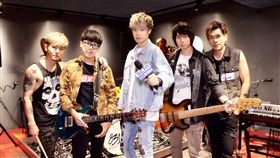 八三夭在《快閃亂入局》節目中獨家聊到即將攻蛋心情。（圖／三立）