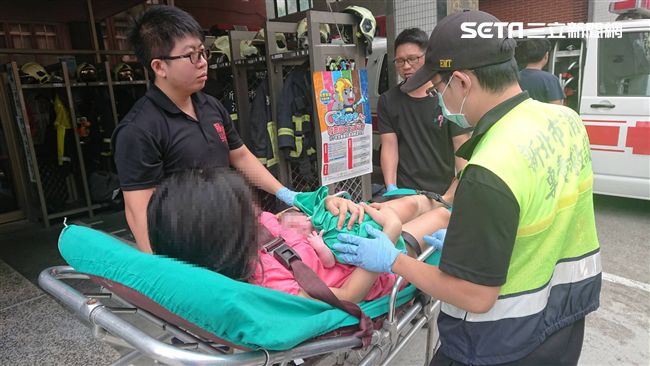 孕婦車中急生產　夫焦急求助消防分隊