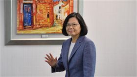 蔡總統主持民進黨中常會總統蔡英文13日在民進黨中央黨部主持中常會，會前向媒體揮手致意。中央社記者王飛華攝 107年6月13日