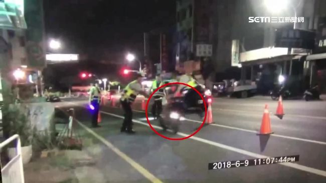 逃逸移工拒攔檢　副所長遭撞飛骨折