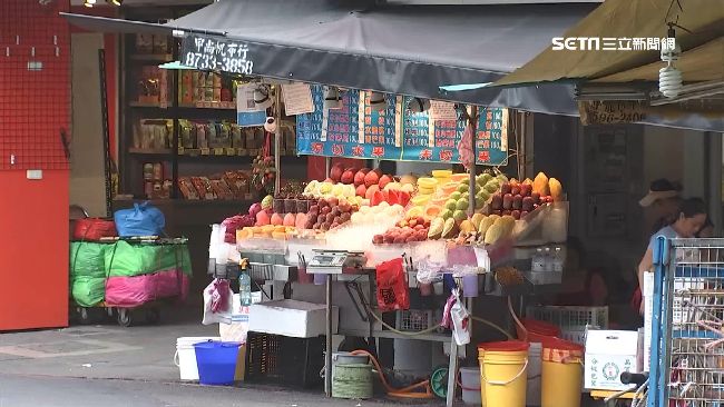 獨／士林夜市坑人水果攤　爆重新開店