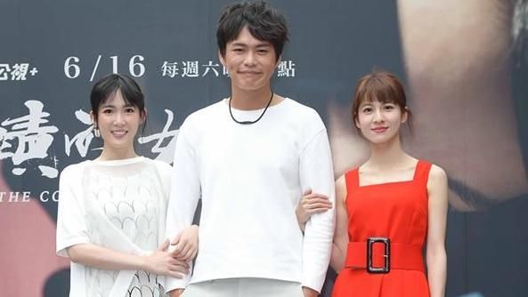 黃鐙輝硬上連俞涵　車震猛頂到腳抽筋