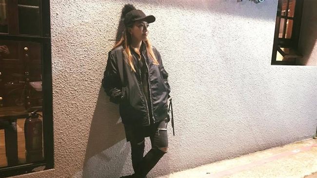 男友藏性愛照　女星遭軟禁只穿紙內褲