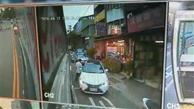 新北市,五股,民義路,行車糾紛,公車,小轎車,鬥毆，翻攝畫面