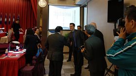 徐旭東之子徐國安首度現身遠傳股東會遠傳電信今天舉行股東常會，由董事長徐旭東主持，外界視為遠東集團接班人的徐旭東（中）之子徐國安（右3）首度現身會場。中央社記者江明晏攝  107年6月14日