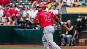 安打也甩棒！但他二壘前遭對手神觸殺
MLB,洛杉磯天使,Luis Valbuena,甩棒,西雅圖水手,Jean Segura,觸殺,美技
翻攝自推特https://twitter.com/mlbtraderumors/status/934924908542550017