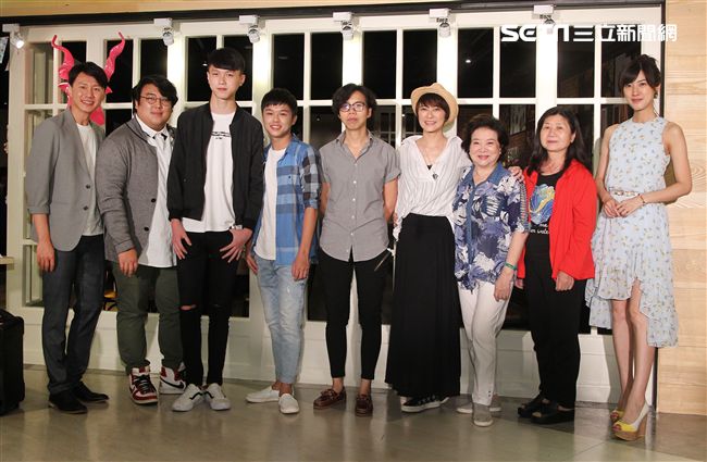 陳淑芳、章家瑄、陳鼎中(仔仔)、陳怡嘉、楊震、侯智騰等藝人，拍攝富邦青少年圓夢計畫公益微電影「雙面少