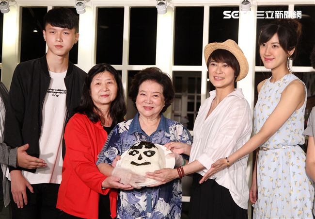 陳淑芳、章家瑄、陳鼎中(仔仔)、陳怡嘉、楊震、侯智騰等藝人，拍攝富邦青少年圓夢計畫公益微電影「雙面少