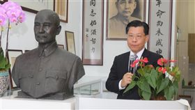 駐星代表出席同德書報社孫中山追思會駐星代表梁國新出席同德書報社為紀念創辦人孫中山所舉辦的追思會暨珍藏書畫展。中央社記者黃自強新加坡攝　107年3月11日