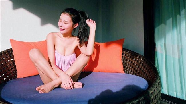 男星勾上奶溝女神　直搗香閨疑同居