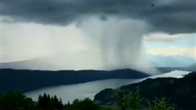  雨瀑移動／Dennis Chen臉書