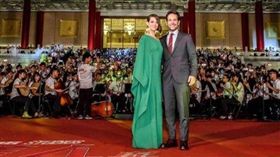 ▲保羅路德與伊凡潔琳莉莉登上兩廳院與粉絲會面。（圖／翻攝自IG）