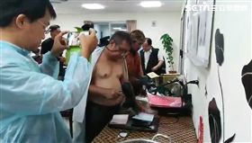 巴拿馬,油輪,擱淺,吊掛,獲救,風強,浪高,海巡署,