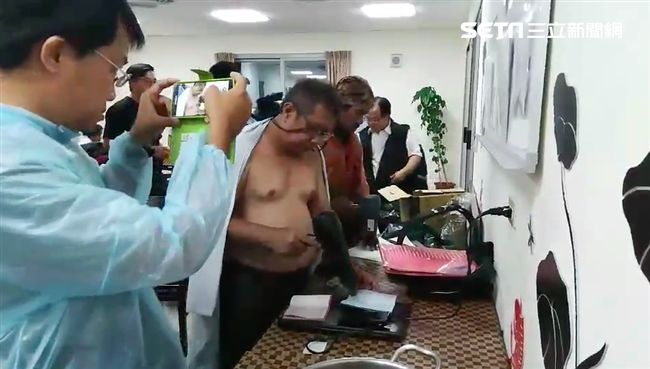 快訊／驚濤7小時！擱淺油輪船員獲救