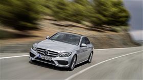 C-Class 1818年式採取配備升級不加價的方式回饋消費者。（圖／Mercedes-Benz提供）