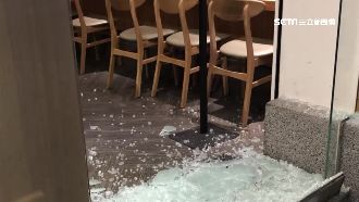 拉麵店玻璃大門突爆裂！竟是這原因