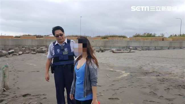 想不開跳海輕生　警衝進海拉回單親媽