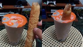 基隆人用「在地吸管」喝珍奶，網推爆：貢丸都吸得起來。（圖／翻攝臉書）