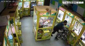 竊盜集團,竊盜,娃娃機,榔頭,砸破,藍芽喇叭,台中,台南,嘉義（圖／翻攝畫面）