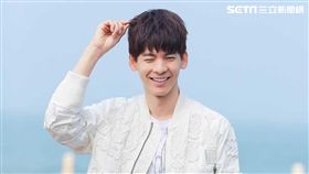 林柏宏新戲挑戰話多又快的角色，讓他勤背台詞。（圖／周子娛樂提供）