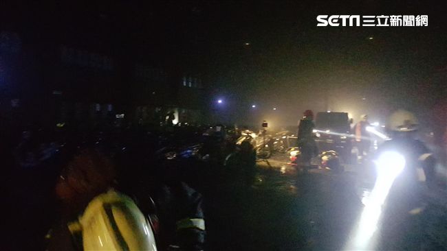 五股鐵皮工廠燒！慘⋯裡面5百輛機車