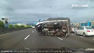 紅色三寶幹嘛！國道連撞恐怖影片曝光