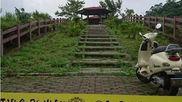 遊客騎車經過涼亭　驚見男子上吊身亡