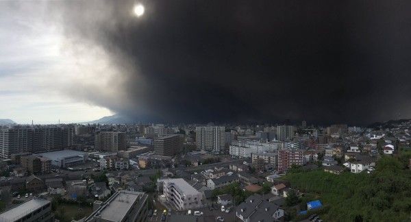 鹿兒島火山噴發　市區黑暗壟罩如末日