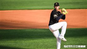 NC恐龍投手王維中。 （圖／記者林敬旻攝）