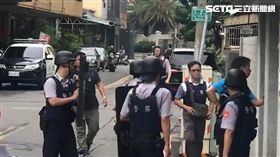 台南,性侵,通緝犯,警槍,圍捕,前科,藏匿,民宅,搜索,盤查（圖／翻攝畫面）