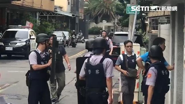 性侵通緝犯奪警槍逃逸！警大規模圍捕