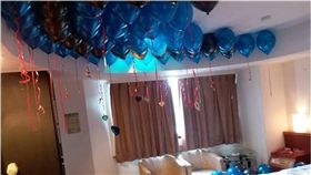 開房狂歡留「滿天花板氣球」　飯店員工崩潰：有夠難清！　圖／翻攝臉書