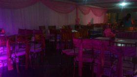 委內瑞拉首都卡拉卡斯（Caracas）一間夜店在舉辦中學畢業派對時發生意外釀17死5傷,催淚彈（圖／翻攝自推特）