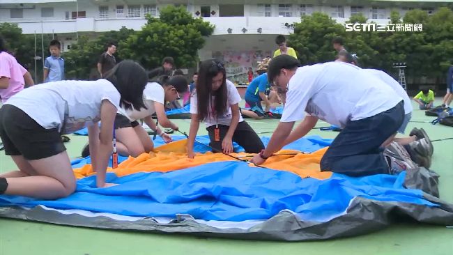 住校過夜才能畢業　國小生慌亂搭帳棚
