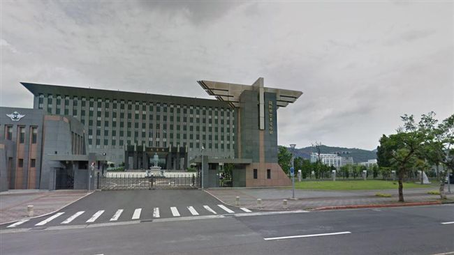 國軍「好野人」？賓士S500當軍車