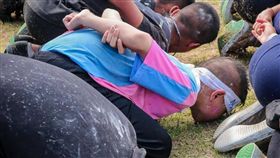 學生親土（圖／翻攝自泰國網臉書）