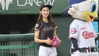 桃猿球迷站著加油　女神朴騏良大吃驚