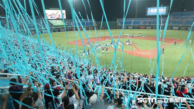 Lamigo桃猿拿下上半季冠軍。（圖／記者王怡翔攝）