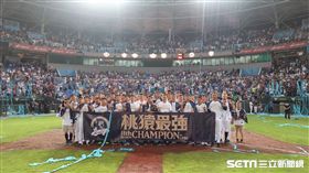 Lamigo桃猿拿下上半季冠軍。（圖／記者王怡翔攝）