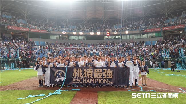 Lamigo桃猿拿下上半季冠軍。（圖／記者王怡翔攝）