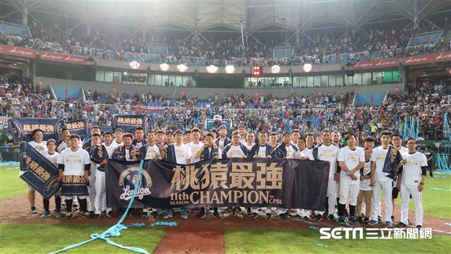 Lamigo桃猿拿下上半季冠軍。（圖／記者王怡翔攝）